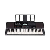 Teclado con adaptador Casio CT-X700 — vista completa sobre fondo blanco