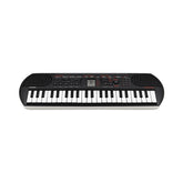 Teclado mini de 44 teclas Casio SA-81H2 con adaptador — vista completa sobre fondo blanco