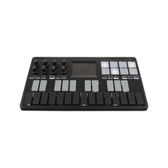 Controlador MIDI Korg nanoKEY Studio con teclas pads y control XY — vista 1